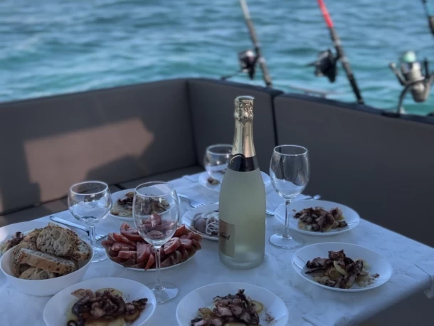 Hire a Jeanneau Merry Fisher 895 Port of Alicante