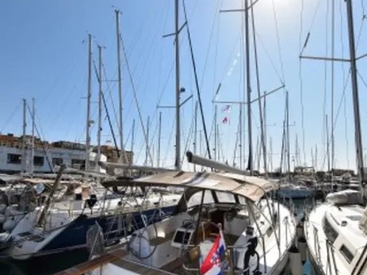 Hire a Bavaria Cruiser 37 Zadar