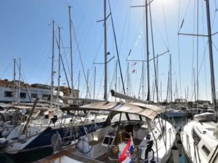 Hire a Bavaria Cruiser 37 Zadar