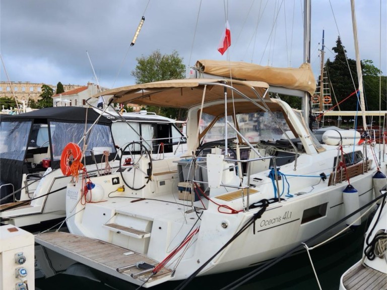 Sailboat hire in Pula - Bénéteau Oceanis 41.1