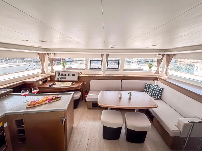 Catamaran hire in Primošten - Lagoon Lagoon 450 F