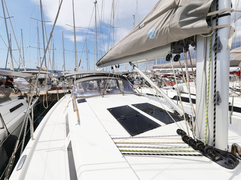 Charter a Hanse Hanse 455 in Biograd na Moru on Samboat