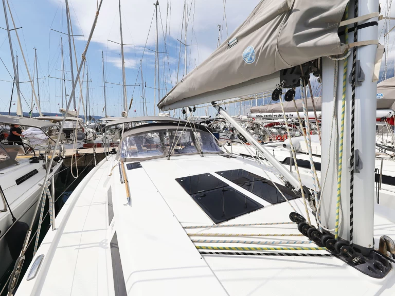 Charter a Hanse Hanse 455 in Biograd na Moru on Samboat