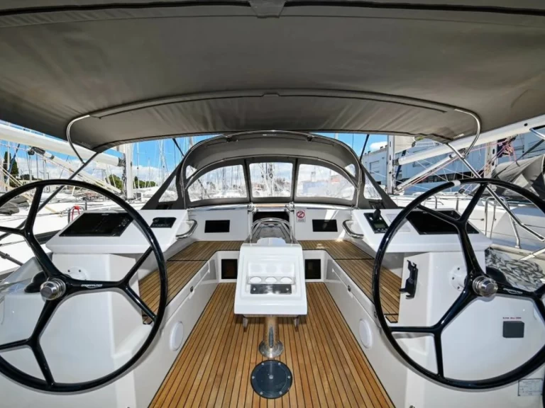 Sailboat hire in Zadar - Bavaria Bavaria C45