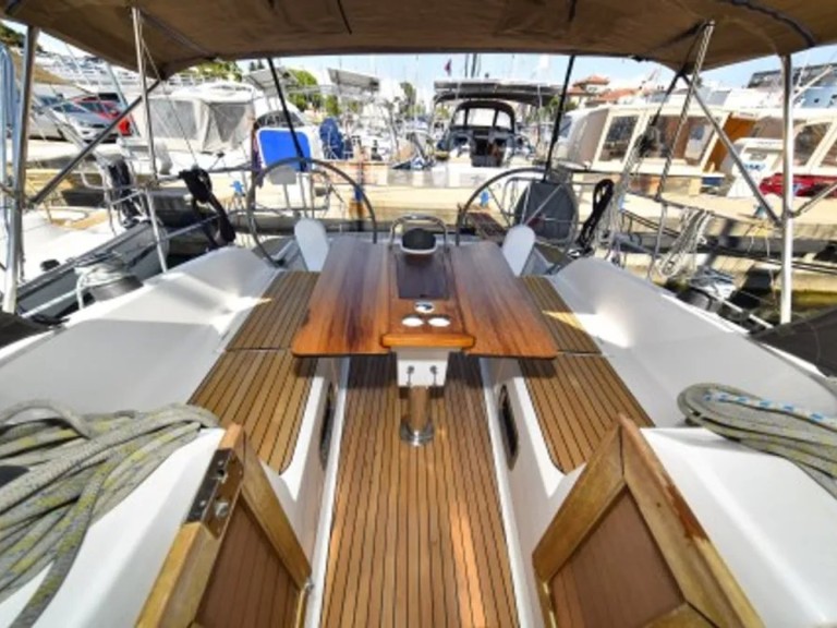 Sailboat to hire Zadar at the best price