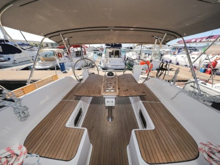 Yacht hire Zadar cheap Cruiser 46