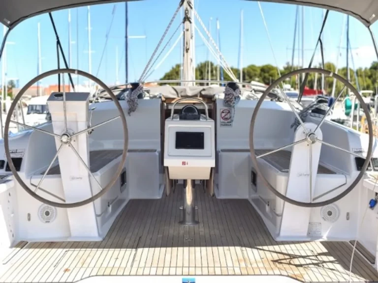 Sailboat hire in Zadar - Bavaria Cruiser 46