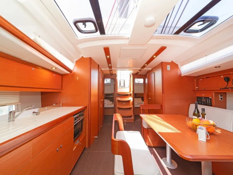 Charter a Dufour Dufour 430 in Ávdira on Samboat