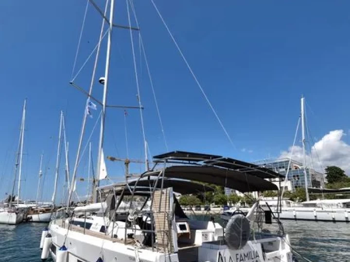 Charter a Dufour Dufour 470 in Zadar on Samboat