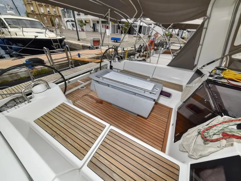 Hire Sailboat with or without skipper Bénéteau Zadar