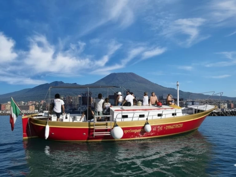 Hire Motorboat with or without skipper Gozzo Porto di Torre del Greco