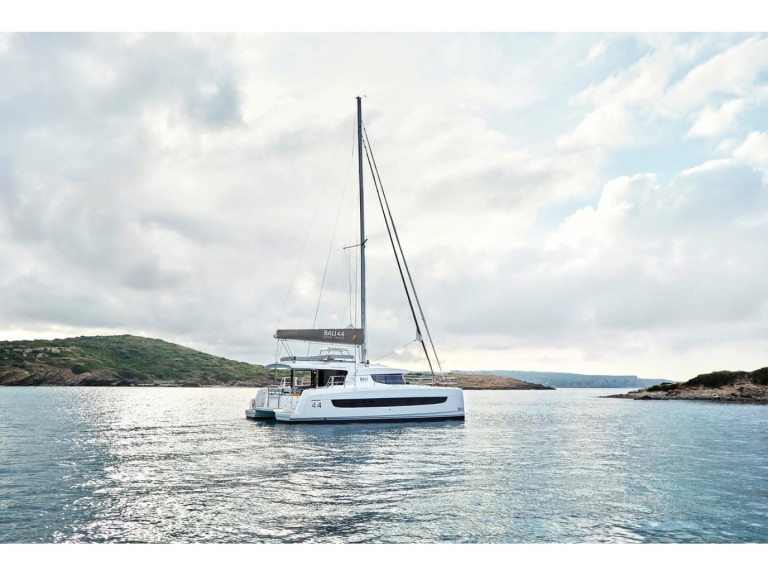 Yacht hire Alimos cheap Bali 4.4
