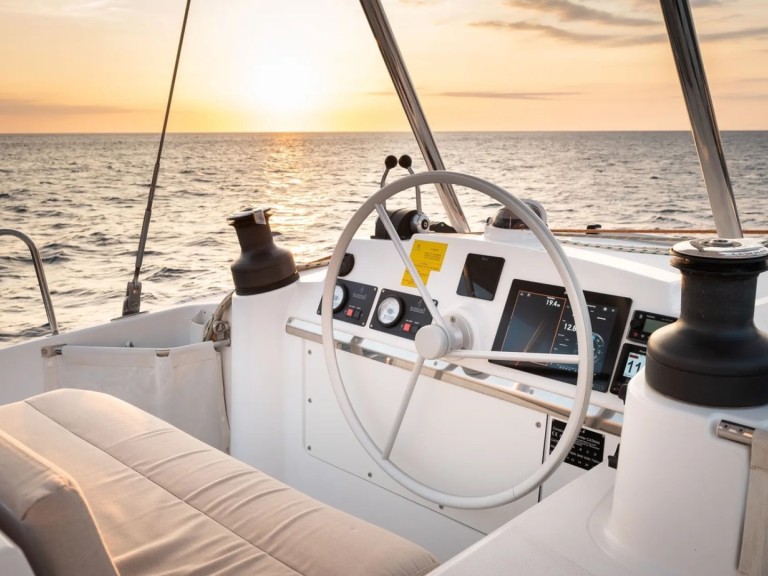 Catamaran hire in Alimos - Bali Bali 4.4