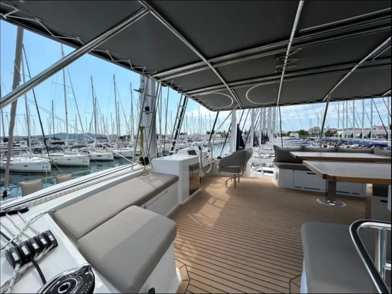 Catamaran to hire Eden Island at the best price