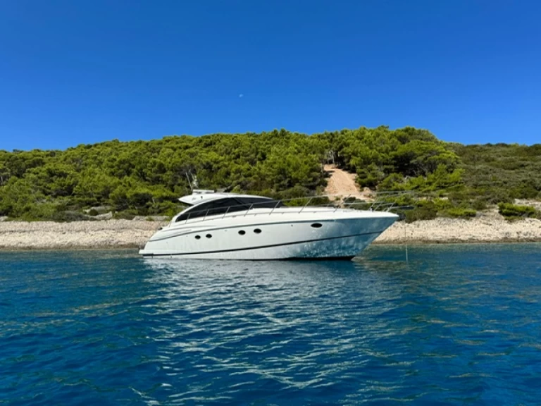 Luxury Yacht to hire Makarska at the best price