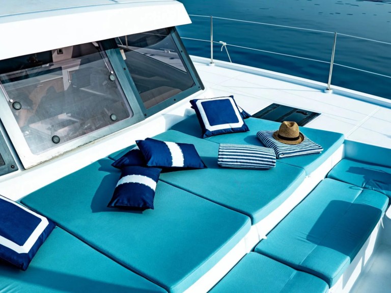 Yacht hire Palermo cheap Bali Catspace Voile