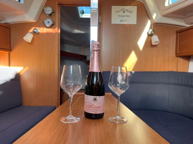 Sailboat to hire Drage at the best price