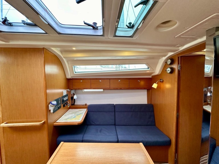 Yacht charter Drage - Bavaria Cruiser 37 on SamBoat