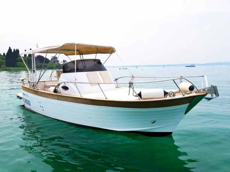 Charter a Mimi 8.50 WA in La Spezia on Samboat