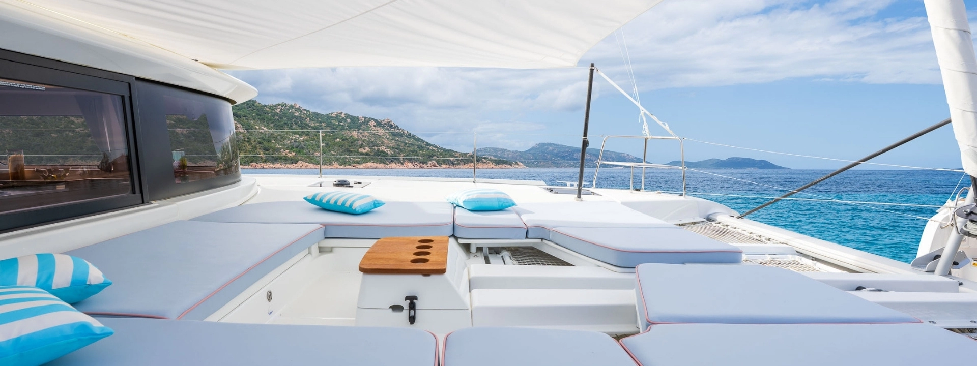 Hire Catamaran Lagoon with a boat licence
