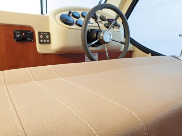 Motorboat to hire Eembrugge at the best price