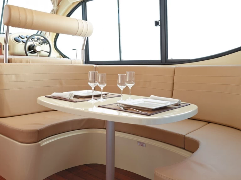 Yacht charter Eembrugge - Nicols Estivale Quattro on SamBoat