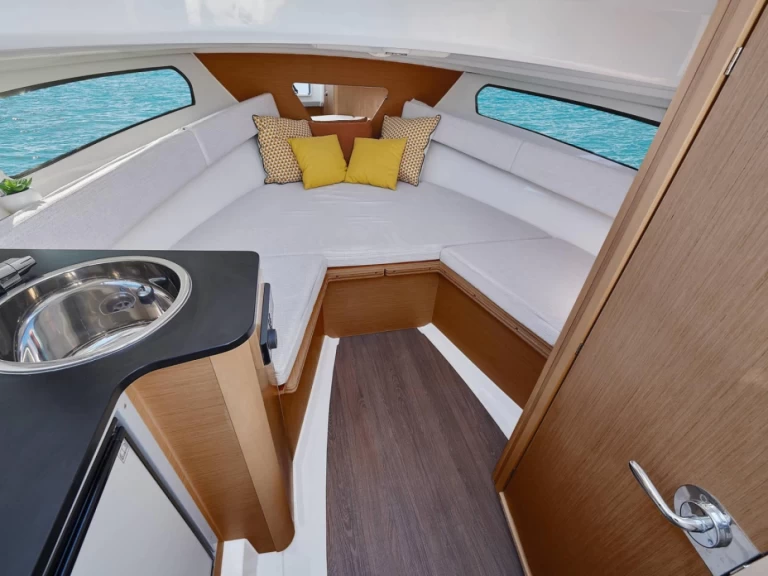 Hire Motorboat with or without skipper Jeanneau France