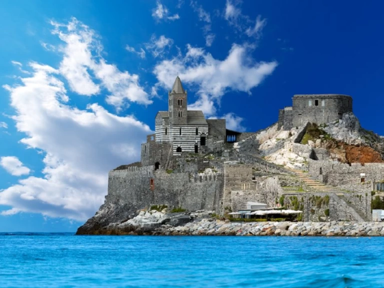 Hire Motorboat Mimi with a boat licence