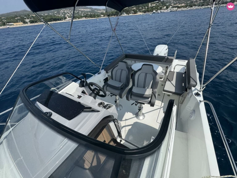 Motorboat hire in France - Jeanneau Cap Camarat 7.5 WA