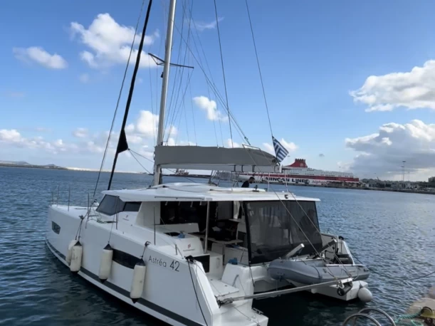 Catamaran to hire Heraklion at the best price