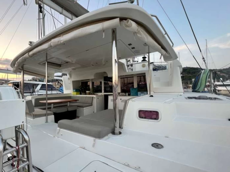 Charter a Lagoon Lagoon 450 F in Naples on Samboat