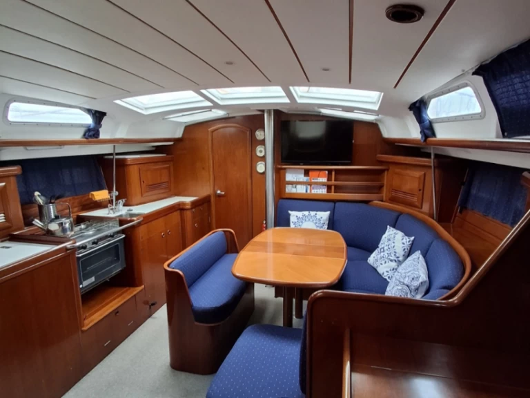 Bénéteau Oceanis Clipper 423 charter bareboat or skippered in  Martinique