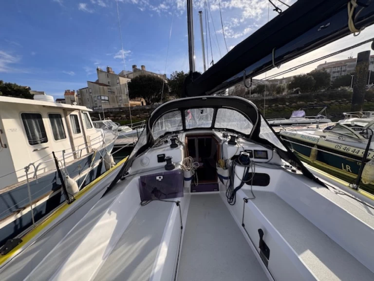RM RM 890 charter bareboat or skippered in  La Rochelle