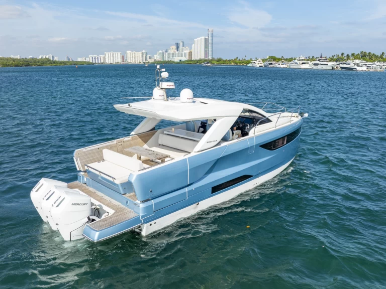 Luxury Yacht to hire Miami at the best price