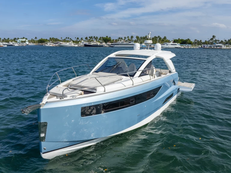 Yacht hire Miami cheap db 43