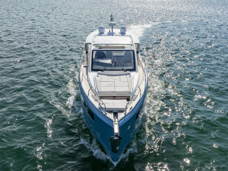 Luxury Yacht hire in Miami - Jeanneau db 43