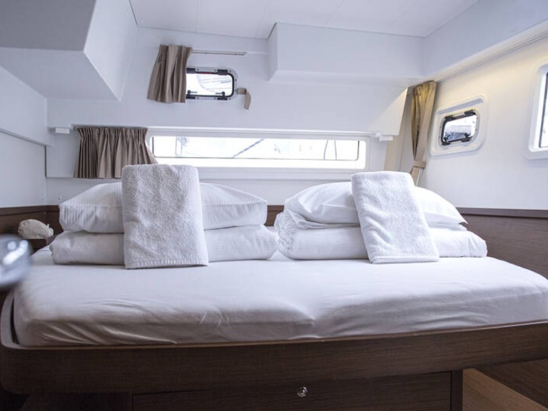 Yacht hire Trogir cheap Lagoon 42