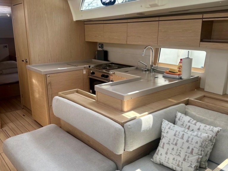 Hire a Bénéteau Oceanis 51.1 Primošten