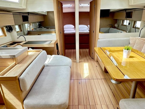 Sailboat hire in Primošten - Bénéteau Oceanis 51.1