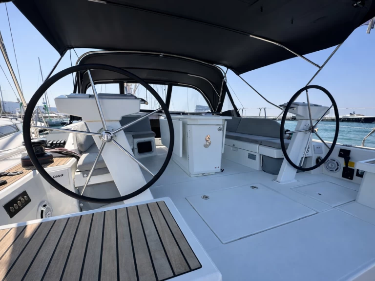 Hire Sailboat with or without skipper Bénéteau Alimos