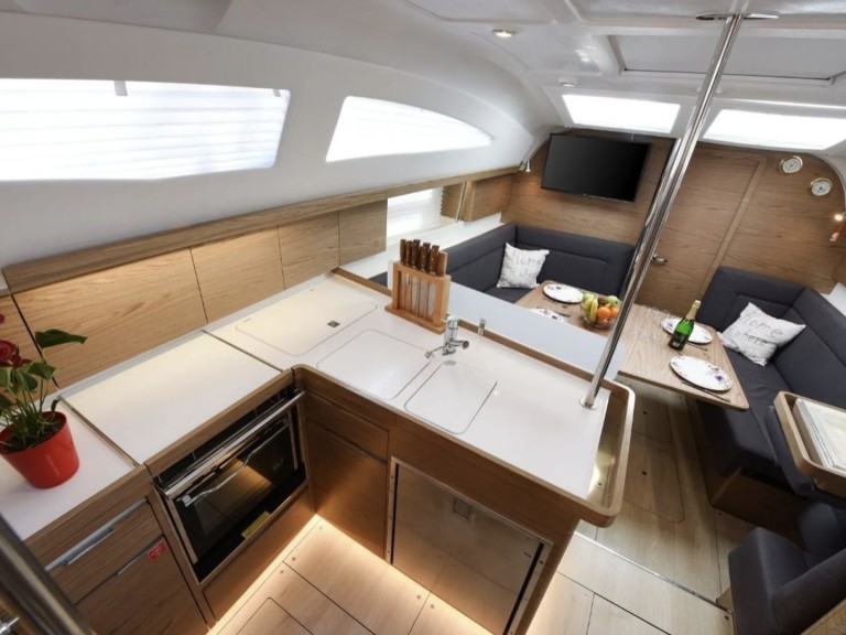 Yacht charter Sutomišćica - Elan Impression 40 on SamBoat