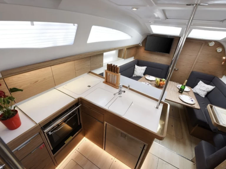 Yacht charter Sutomišćica - Elan Impression 40 on SamBoat