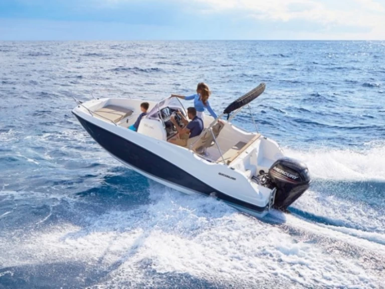 Hire Motorboat Quicksilver with a boat licence