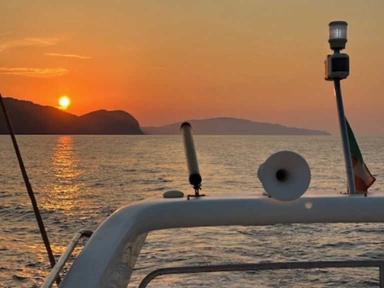 Motorboat hire in San Vincenzo - Azimut Azimut 42 Fly