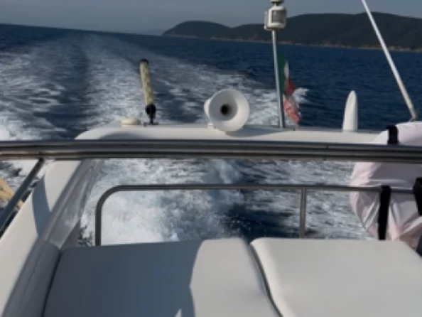 Azimut Azimut 42 Fly charter bareboat or skippered in  San Vincenzo