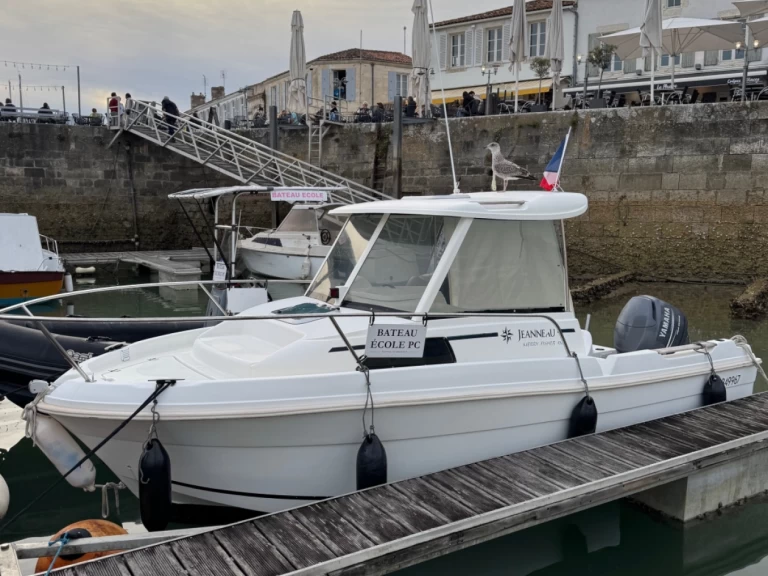 Yacht hire La Rochelle cheap Merry Fisher 580