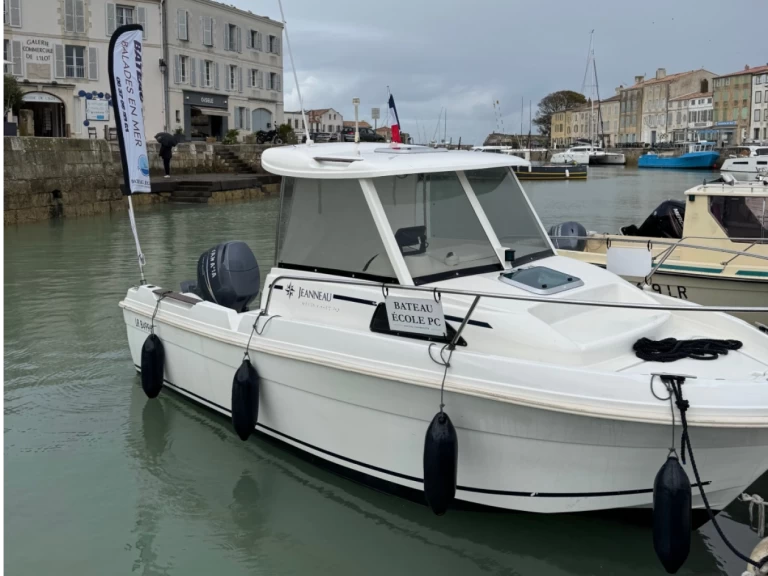 Motorboat hire in La Rochelle - Jeanneau Merry Fisher 580