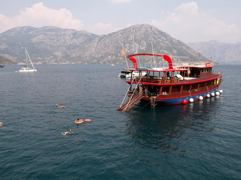 Hire Motorboat with or without skipper Gulet Tivat