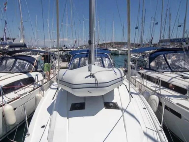 Hire a Bénéteau Oceanis 41.1 Gouvia