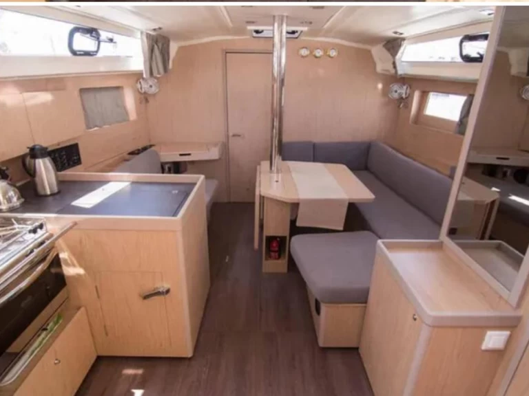 Sailboat hire in Gouvia - Bénéteau Oceanis 41.1